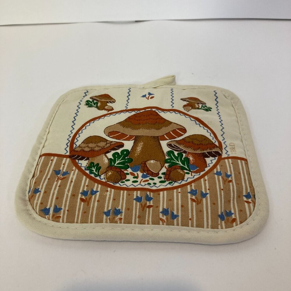 Vintage Cambridge Kitchen Products Mushroom Acorn Themed Pot Holder MCM Brown